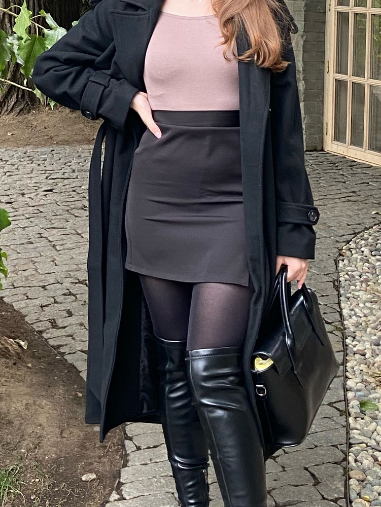 Ткань не ту такое. Если растянется, то на место не встанет. Одела раз и скорее последний. Но в целом, если бы продавалась за 800 рублей, было бы славно