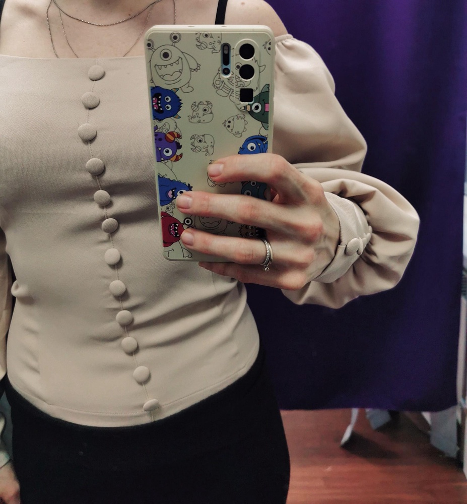 Блузка огонь, очень хорошо смотрится, удобная, само качество ткани хорошее, швы хорошие. Но у данной блузуи криво прошиты пуговки.. Отказ. На такой же розовой всё идеально. Плюс 40 размер мне всё же маловат, а 42 нет