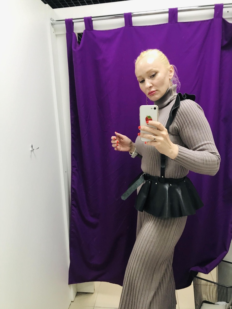 Огромное Спасибо!!!! Я «старая басочница», юбки с басками , костюмы и тд. , моя огромная слабость. Долго не решалась заказывать, уже и не помню сколько месяцев в корзине портупея провела. Дождалась скидки и решилась. Когда открыла коробку , было потрясение, НАДО ЖЕ! Какая красота!👍🏻🙂 Кожа плотная, ей сносу не будет, до старости можно носить и ещё внучке подарить. Фасон, крой, внешний вид, сама идея 💡 и её исполнение!🙂 Нет слов, действительно крутая штука. Я говорю вам Спасибо! 🙏🏻 Искренне советую к приобретению. Вот честно...🙂