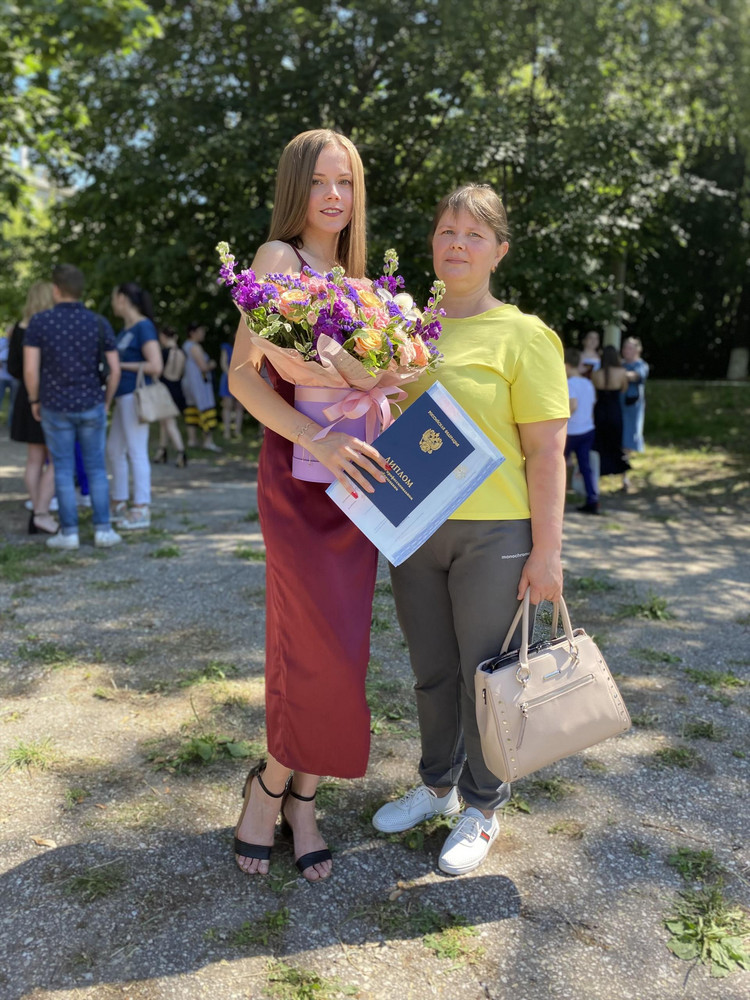 Хорошее платье. Соответствует тому, что было на картинке. Размер ношу xxs-xs, заказала 42 - всё подошло 