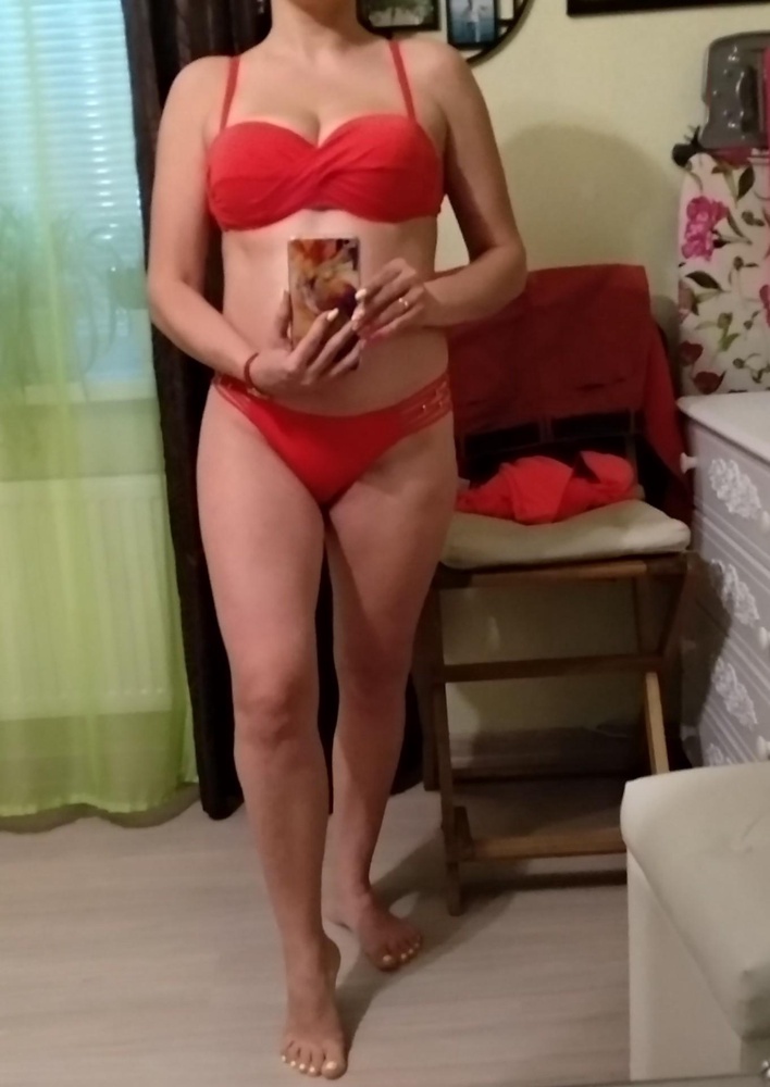 Отличный купальник, все подошло по размеру, плавки 2 пары, лиф не очень удобно, что сзади завязки, а не застёжка