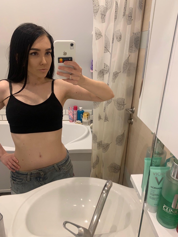 Редко пишу сюда отзывы, но тут очень захотелось. Супер удобный топ, никогда такого ещё у меня не было. Надела его и сразу стало максимально комфортно, ничего не мешает, не торчит, в нем даже спать классно. Ну а вообще брала под оверсайзный пиджак, вписался в гардероб отлично) Производитель хороший, буду заказывать ещё 100%! Упаковка милая, в подарок положили леденец 🍭, но его уже не сфоткаю 😅