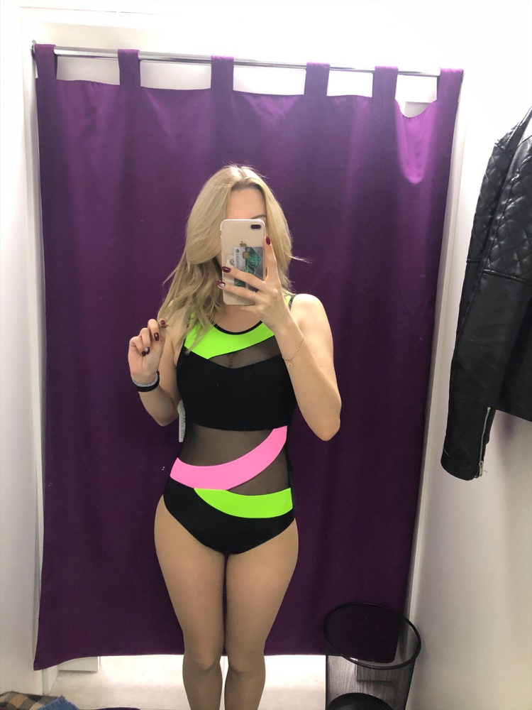 На рост 164 сел как влитой. Идеальное качество. Цвет ярче, чем на картинке, но это не делает купальник хуже.