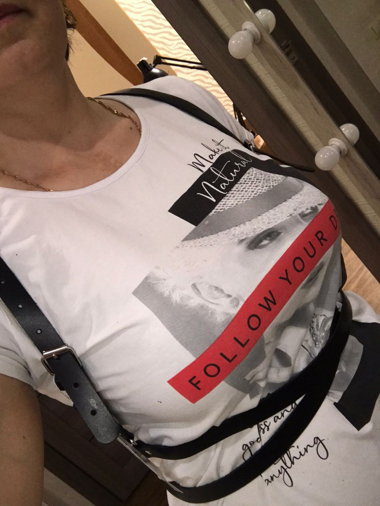 Огонь 🔥🔥🔥
 Очень ждала портупею, пришло быстро на следующий день. Не разочаровалась,  ничего не   сыпется. По рекомендации на бирке прошлась мягкой влажной тканью; спасибо продавцу ❤️