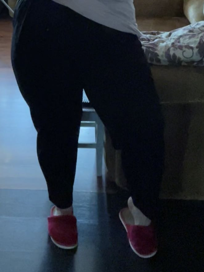 Брючки отличные, на рост 158 длина супер, но буду укорачивать, потому что самой так больше нравится.