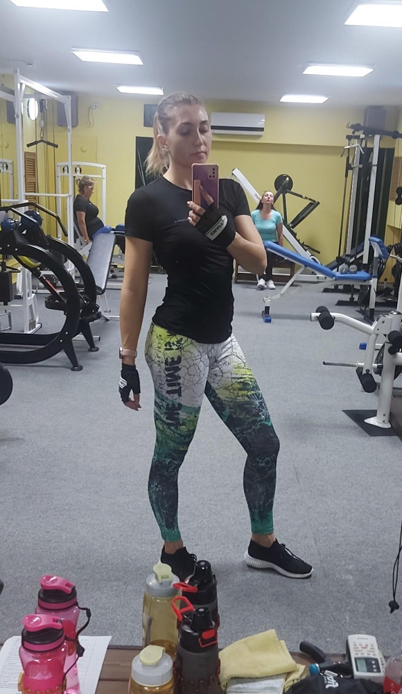 Отличные тайтсы, рисунок при растягивании бледнеет, но это не критично. Заниматься удобно