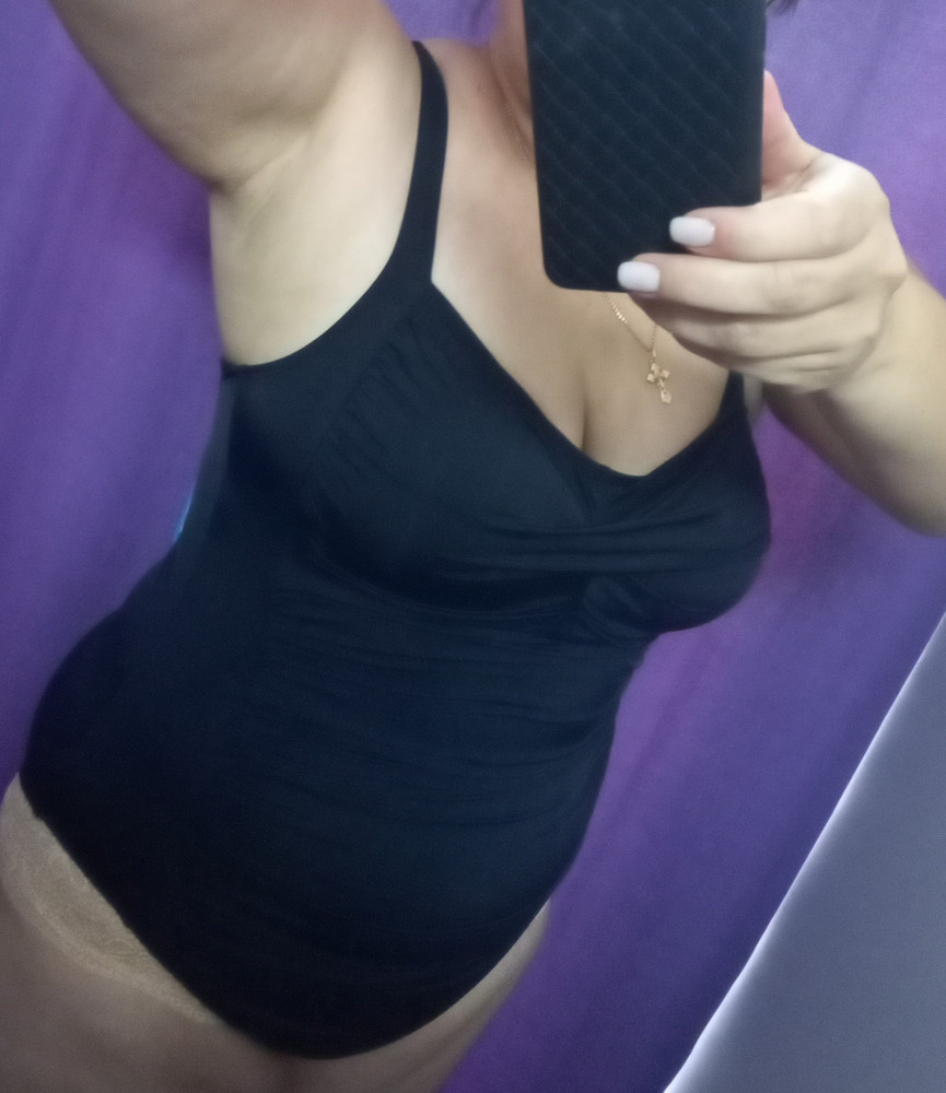 Очень довольна. Сел идеально. На 54 рр взяла 46 (спасибо отзывам). 48 тоже сел хорошо, но, с учётом того, что обычно купальники в воде тянутся - остановилась на 46. Единственный минус - не была пристрочена одна лямка (с той стороны, где регулируется). Сразу не заметила. Но ничего, пристрочила сама. Купальник на подкладе. Грудь легла хорошо. В общем - рекомендую.