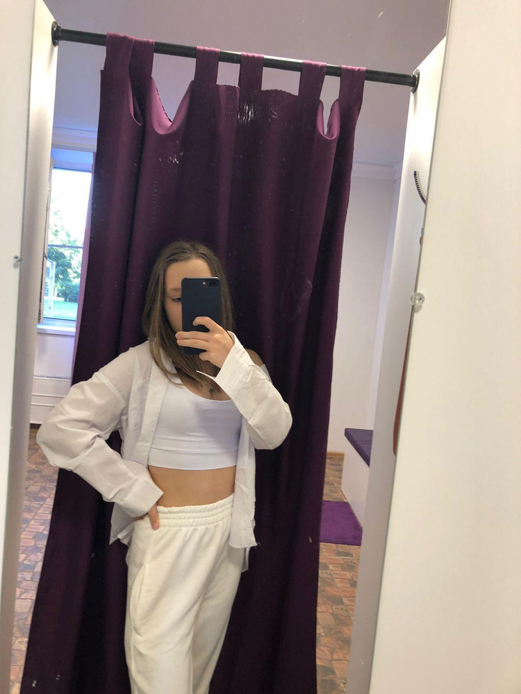 Это самый лучший топ в моей жизни!Он не просвечивает и очень приятный к телу)!всем советую