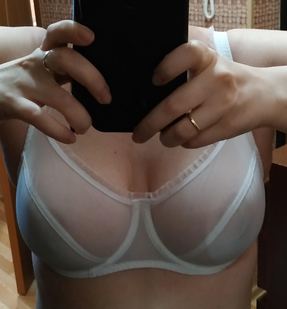 Отличный бюстик! Сел,как влитой ( главное верно подобрать размер )! Лёгкий и приятный к телу. Швы ровные и аккуратные. Однозначно рекомендую.