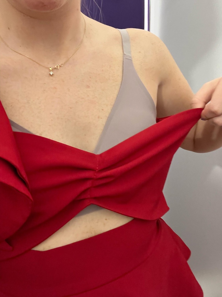 Топ не садится, он для большой груди. При чем видно, что талия и живот сели хорошо, но спереди нужен 3+