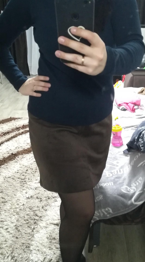 Понравилась юбка,хорошего качества. Заказала 2 размера 46 и 48 ,так как писали что большемерит. Выбрала 46 . Хотя разница не велика .