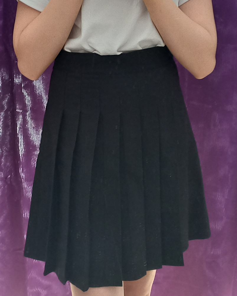 хорошая юбка, качество нормальное. пришла позже чем должна была быть.