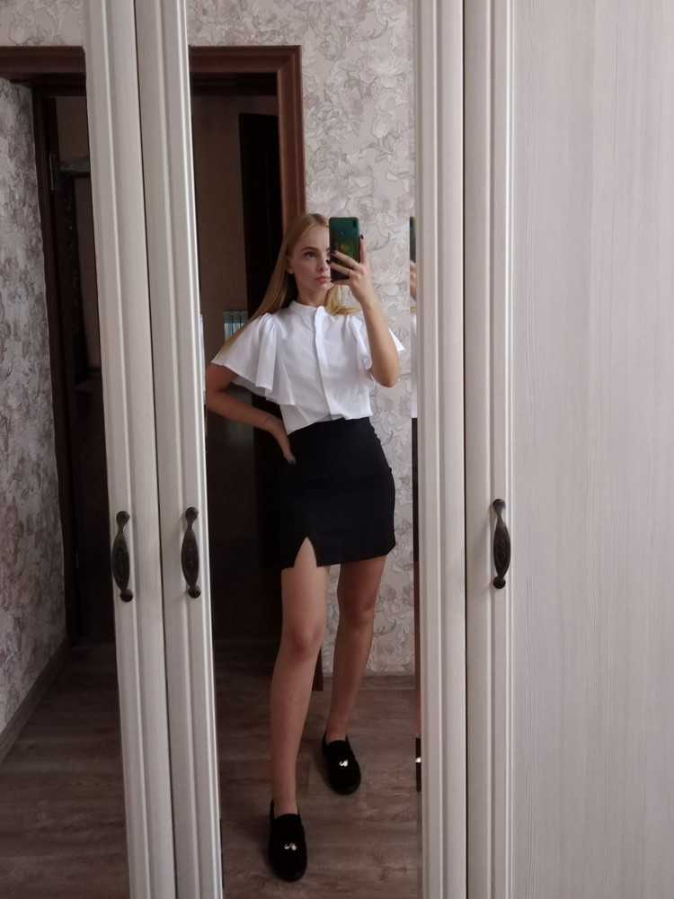 Юбка идеально села в талии и бёдрах, хотя думала что придётся ушивать, но нет, девочки с талией 60 см смело можете брать размер s, просто идеально, в общем, угодили