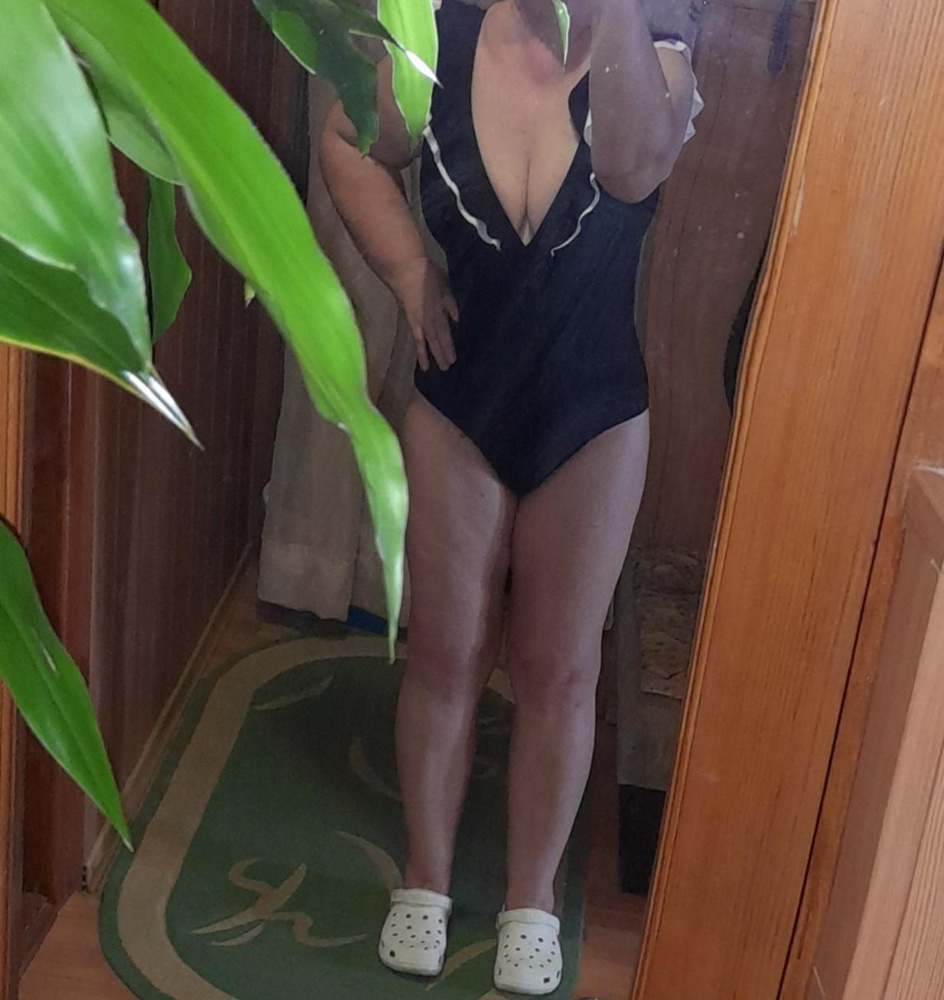 Замечательный купальник, мне 62,чувствую себя на 45...брала 44 размер,соответственно 50. Швы ровные, ткань плотная,утягивает...ощущения ...комфортно. Советую.