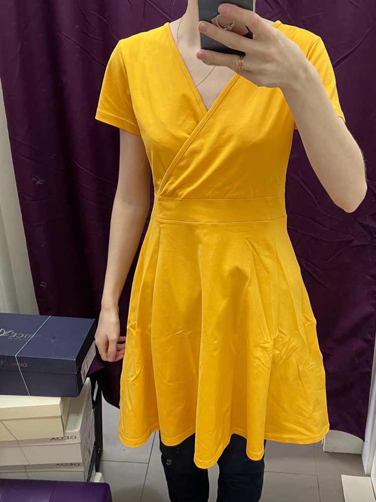 Обычно ношу 44-46, тк плечи широкие. Благодаря удачному крою, скрывает недостатки фигуры в области животика. Заказала размер s и м. Эска села лучше. 