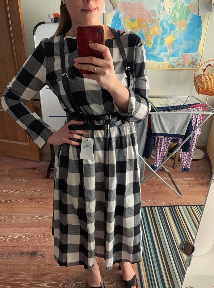 Очень понравилась) сделана добротно) взяла немного побольше размером. С помощью ремешков подстроила под свой размер. Отличный аксессуар! 