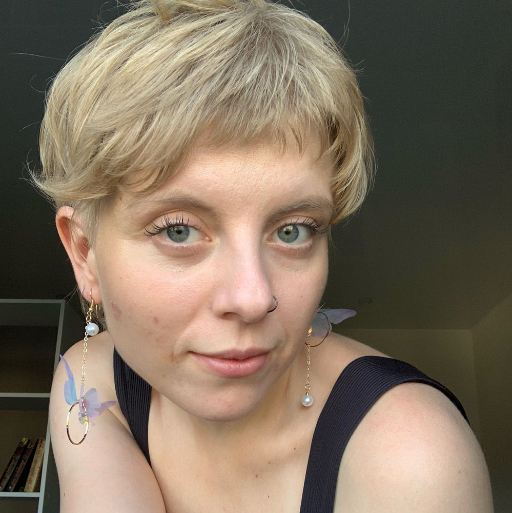 Я сразу в серьги влюбилась, когда увидела) а когда приехали, влюбилась ещё сильнее) очень нежные и красивые, я в восторге) упакованы хорошо) 