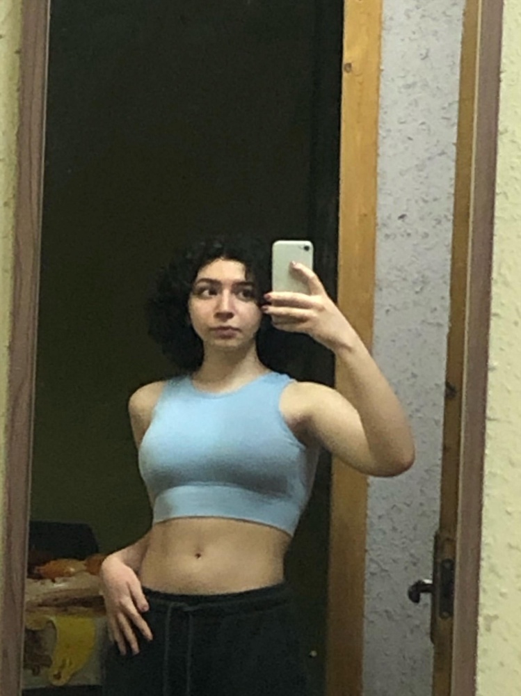 класс! M села хорошо на рост 160, первый размер груди и не особо узкие плечи. утягивает и держит плотно, не давит