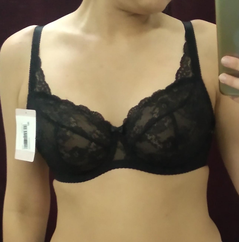 Бра очень красивый, но как то не угадала с размером.
Классно подчеркивает грудь, но чашка будто маловата.
Качество хорошее. Хорошая размерная сетка.