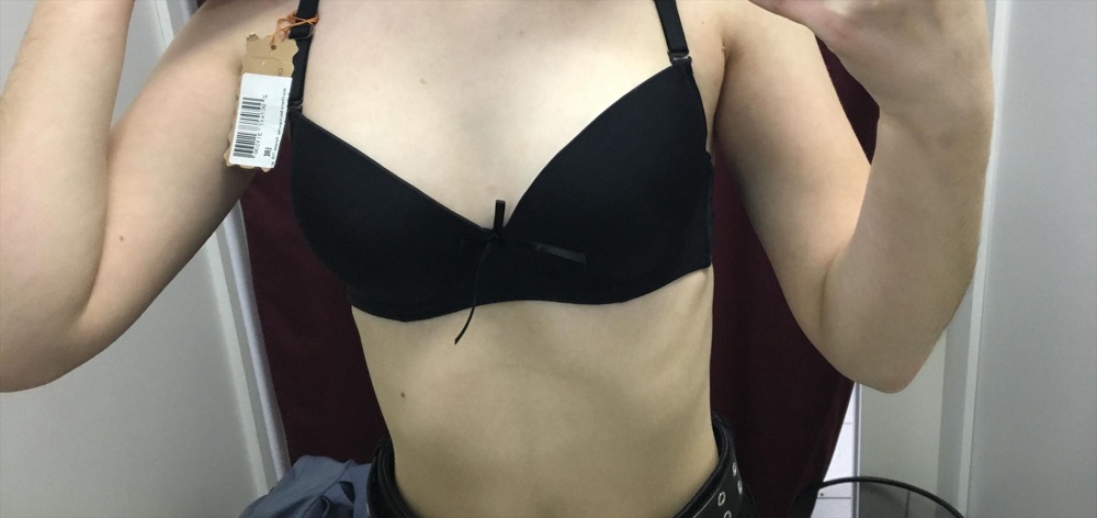 В принципе бюстгальтер хороший,но на фотке более объёмнее чем на мне(из-за груди)а так хороший