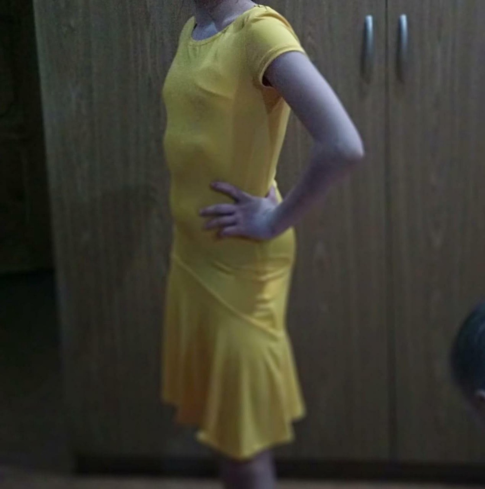 Ужасное платье. Я даже не знаю, кому такое платье подойдёт. Возврат.