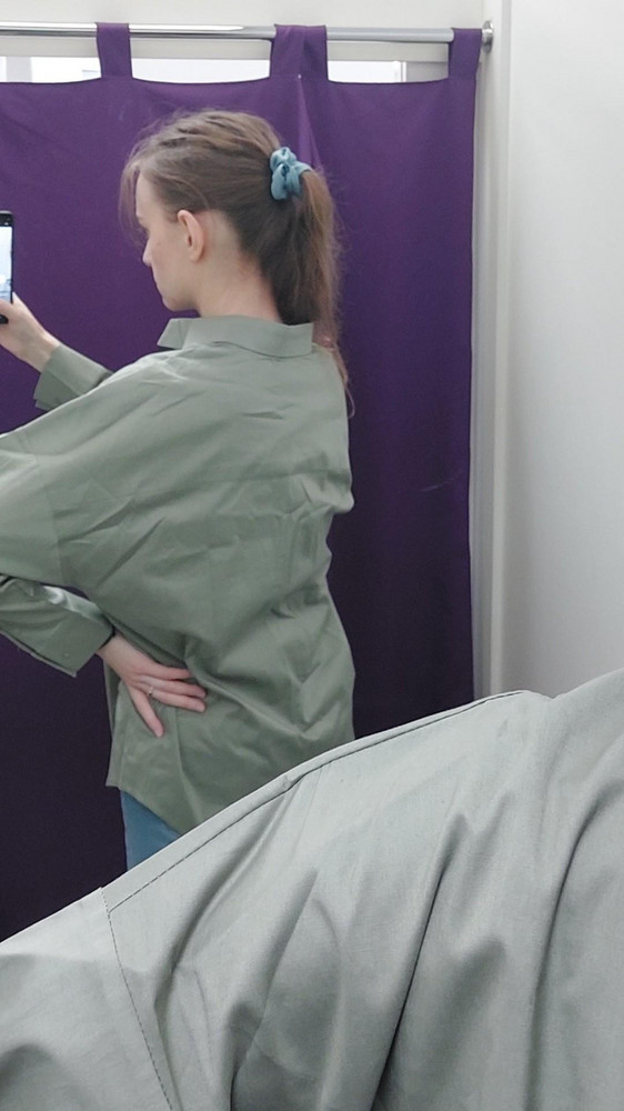 Качество пошива хорошее. Ткань приятная натуральная. Фасон неплохой. На рост 177 и параметры 84-73-94 размер 42 сел хорошо. 
Но Не соответствует цвету. Хотела светло фисташковую рубашку, а пришла рубашка цветом... что-то среднее между фисташкой и хакки.  Такая рубашка мне не нужна, поэтому отказ. Может закажу какой-то более простой цвет позже