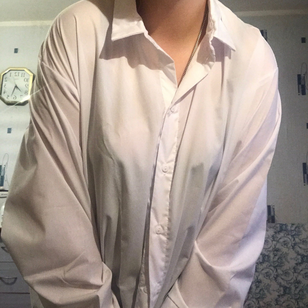 очень хорошая ткань, приятная к телу, подошла к фигуре которой ничего не подходит😍😍 идеальная рубашка😍