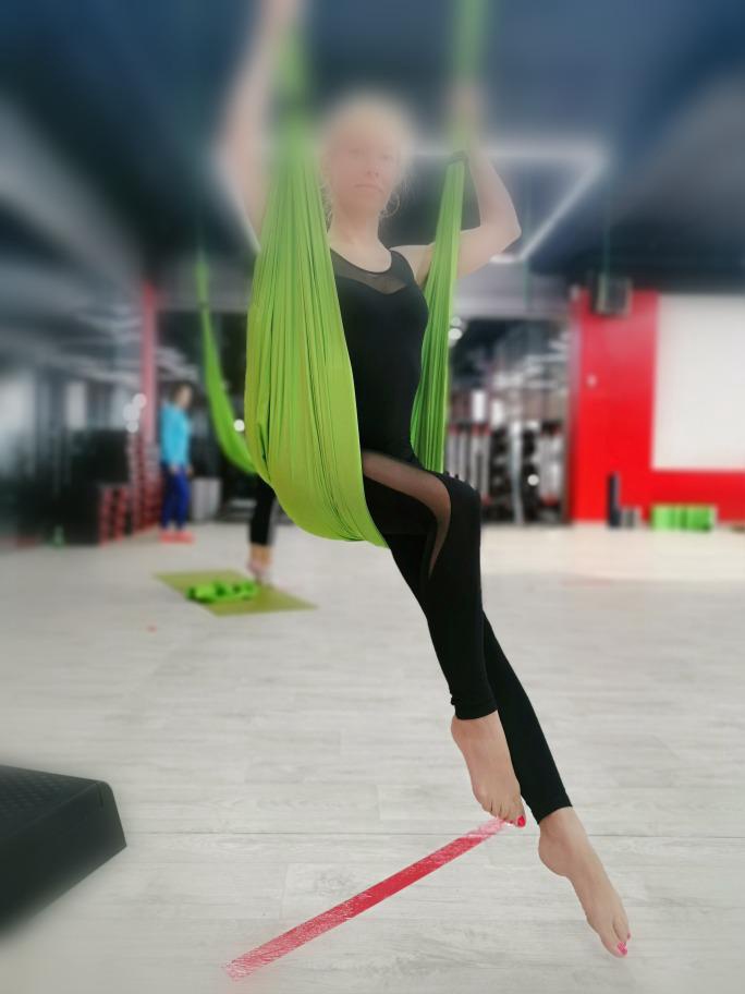 Очень понравился комбинезон. Спасибо! На мой рост 160 и 42 размер сел идеально. Хожу в нем на аэройогу, очень удобно. Ничто не сползает, не заворачивается, не перекручивается. И выглядит прекрасно