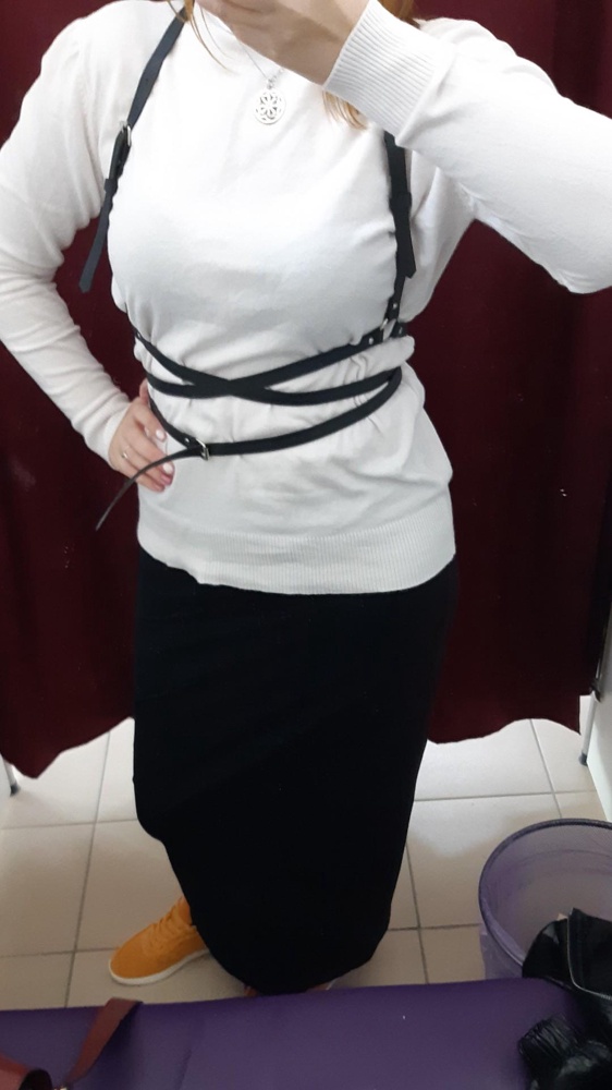 Товар хорошего качества.есть запах,но не сильный надеюсь выветриться.вообще бомбическая штучка,добавит изюминку в любой образ,хоть с джинсами,хоть с платьем.мне ооочень нравиться.ремешки все регулируються.уменя размер 46-48 по размеру мне подошол.однозначно рекомендую