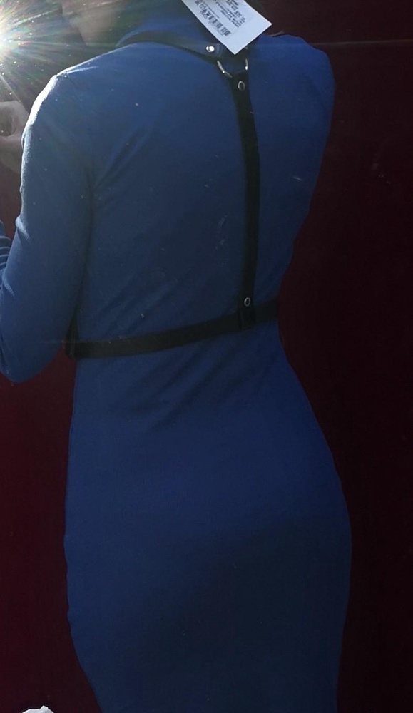 Пришла в фирменном пакете, на вид симпатичная, запаха нет.