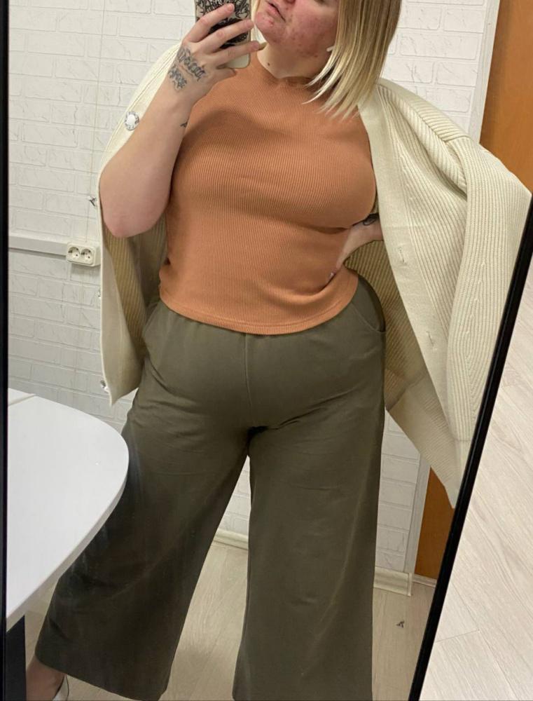 Вау 😍😍😍 Какой крутой топик, в шоурумах видела такой за 1500р, а качество такое же! Мне нравится что он не тоненький, и цвет то, что нужно, я бы вообще во всех цветах взяла, на каждый день)