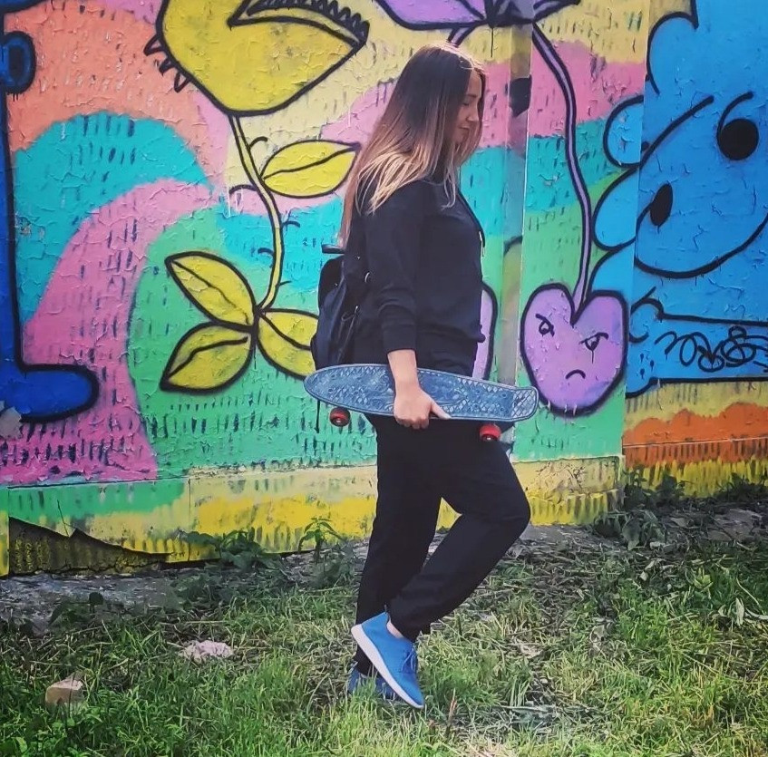 Отличный костюм. Довольна. Ношу L сидит свободно. Штаны может чуть длинноваты, но не страшно. За такую цену супер прсото. Хочу в другом цвете взТь. 