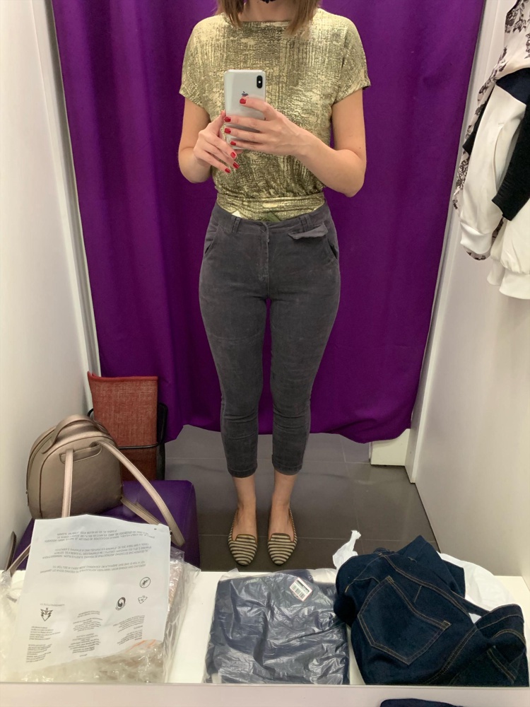 Я ожидала, что полоски будут больше уходить в металлик или в серебро, что хорошо сочетается с зелёным цветом, а она прямо совсем «золотая». На 177 идёт в «натяг».