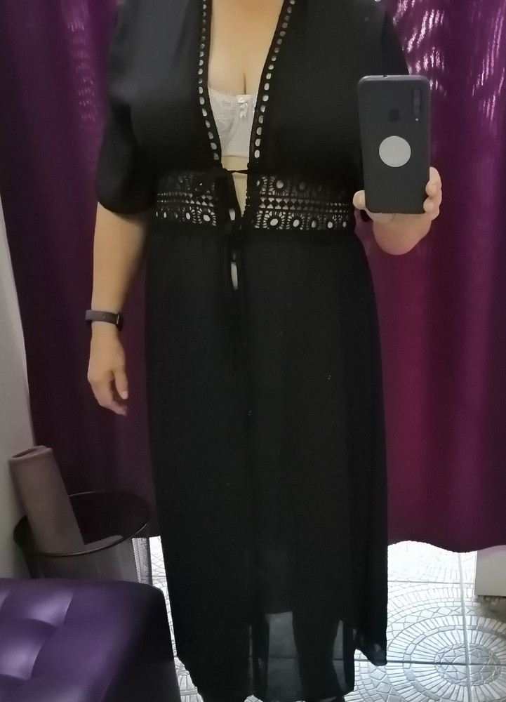 Отличная туника, взяла самый большой размер, мой 48, сидит отлично, но я хотела использовать ещё для дома, а этот размер туники на мне слишком открытый, думала будет как прелестный халат, но маловат для груди 85D, 104 см. К сожалению отказ.