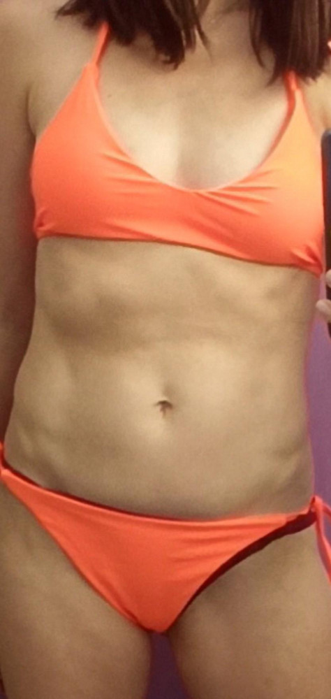 Купальник хороший, но мне на 42-44 размер м большеват, на фото не очень заметно, но он висит