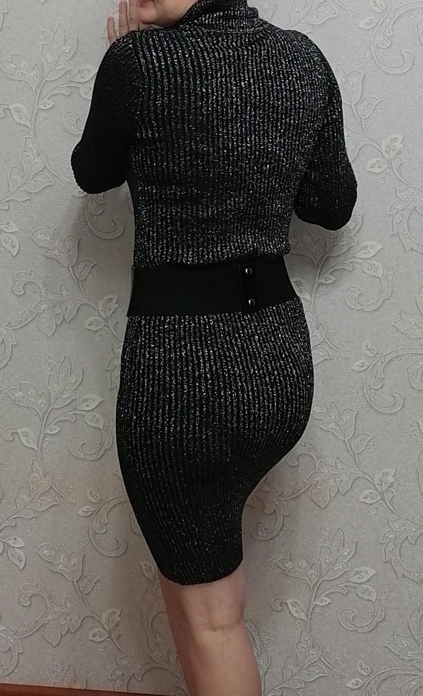 Ремень супер, прям комфортно в нем, думала давить будет, маленько не качественно резинка пришита там где клепки, ну на нг пойдёт, потом перешью сама.