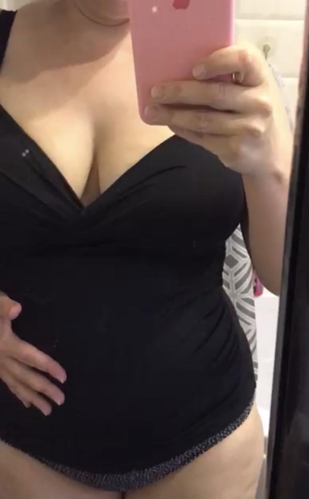 Мой размер 50-52. Из множества слитных купальников и танкини это танкини наконец-то подошло. Упор был естественно на грудь. Так вот: на удивление, хоть и без косточек, большую грудь (беру обычно 80-Е или F или G даже иногда) держит хорошо. Скрывает все недостатки (пузо и на спине жирки), и даже худит. Грудь визуально уменьшилась (что для меня плюс). Смотрится не как на бабку 90 лет)). Качество пошива отличное. Ходить в нем комфортно ооочень. Посмотрим как в море будет. Спасибо!