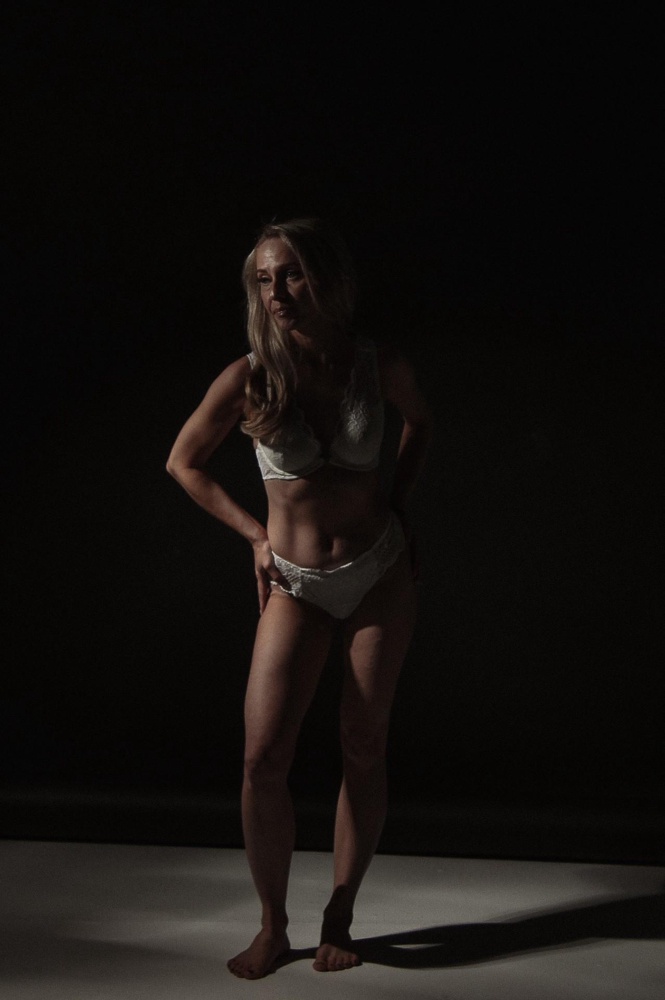 Белье 💣💣💣, трусики немного большемерят, бюст соответствует, ничего не чешется, как пишут многие, видимо это индивидуально, заказывала чёрный и белый, обя отлично