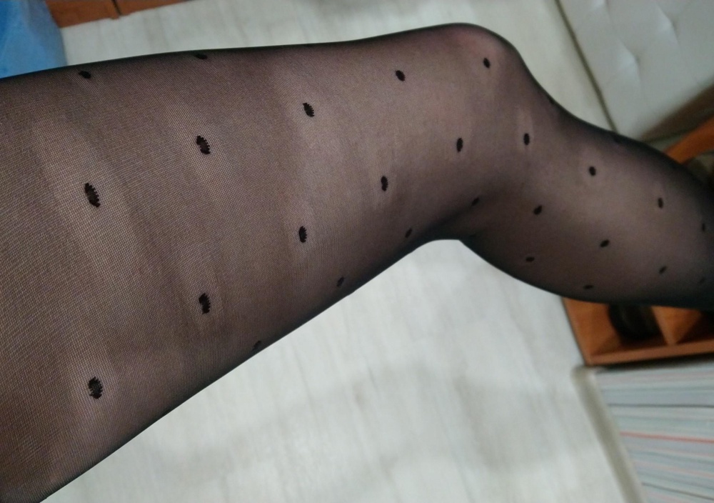 Впервые в жизни я купила колготки такого 💩 качества. Они не равномерно прокрашены.