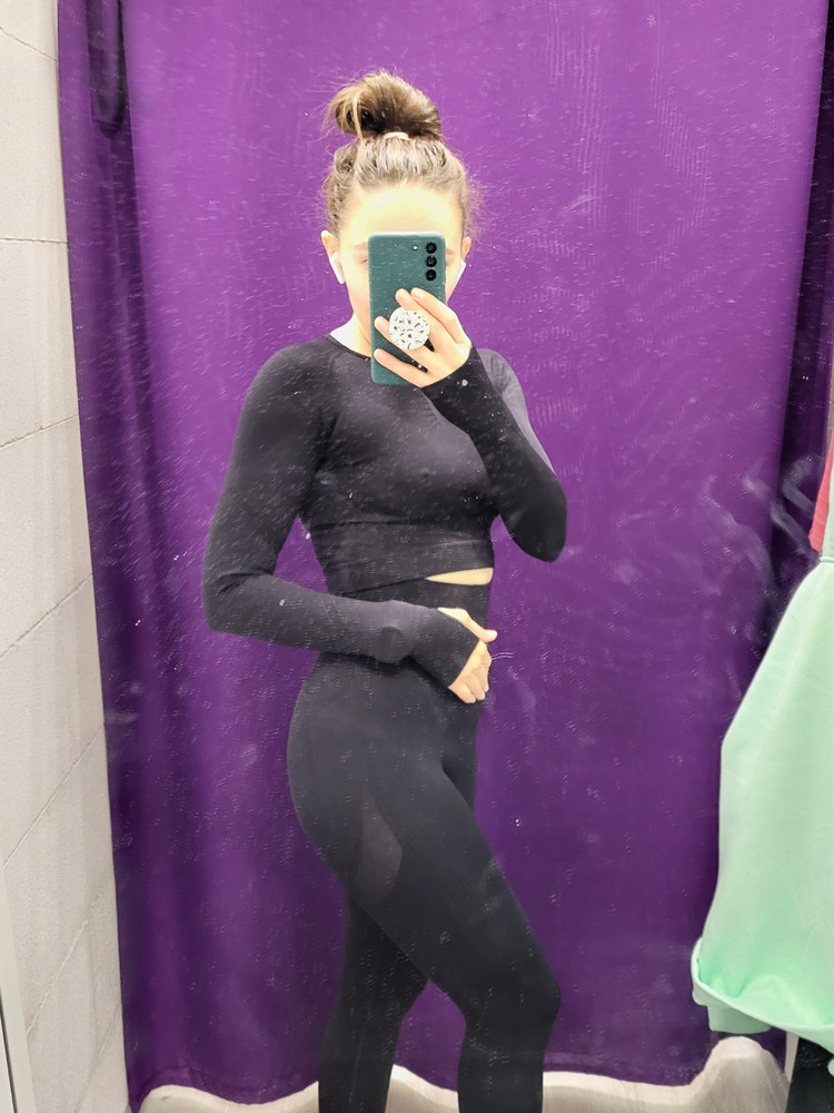 Отличная ткань, довольна покупкой! Вчера была первая тренировка, было вполне комфортно