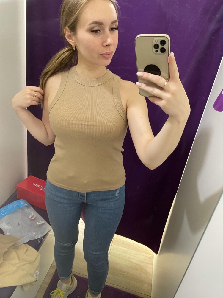 Классный топ, качество хорошее, за 400р-идеальный вариант