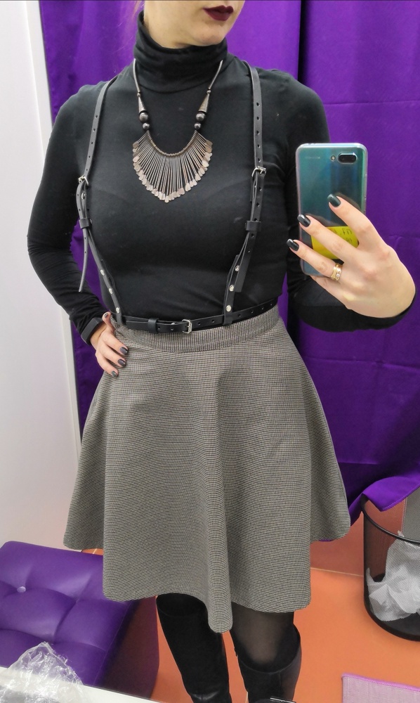 Пришла не в полной комплектации, не хватало второго ремешка, а так очень хорошая, качественная. Было обидно возвращать, но без второго ремешка уже не так смотрится. Придётся перезаказывать 