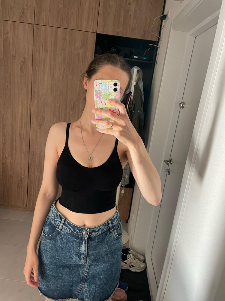 Утягивает, лямки регулируются. Но моя особенная любовь - это спина😍