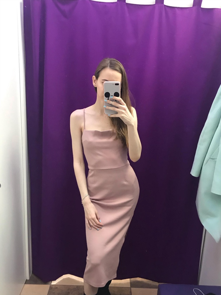 Платье достаточно красивое, цвет очень понравился. Но на фигурку по-сочнее подойдёт больше) на меня особо не село. Поэтому отказ.