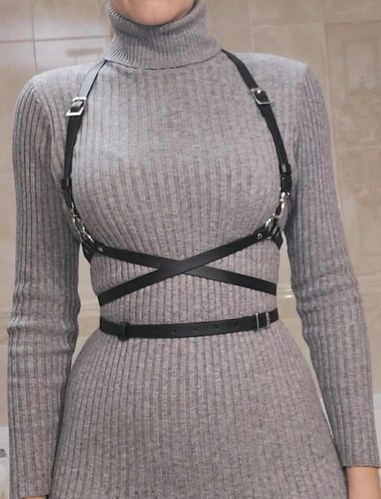 Всем хорош ремень, только, если талия тонкая, пряжка набок уезжает. Как у девушки-модели. Во все остальном очень круто смотрится.