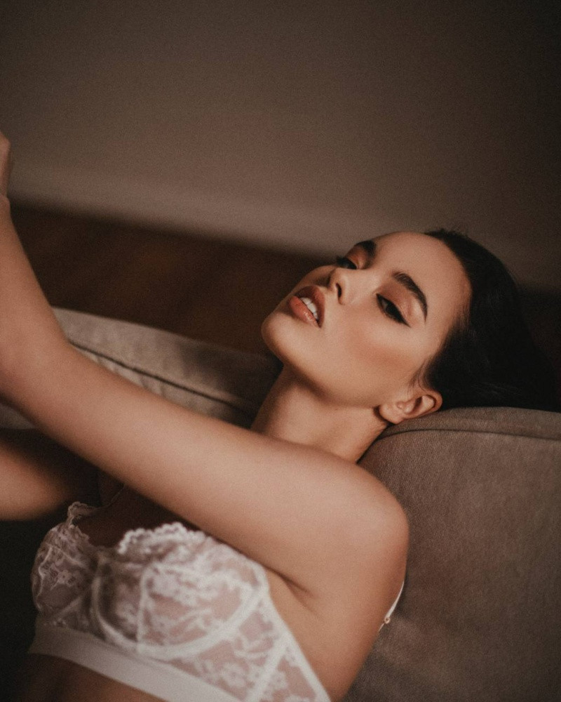 Классный комплект, покупала для сьемки 😻😻😻 получилось оч секси, очень понравились нестандартные чашки-красиво, завышенные трусики бомба 🔥