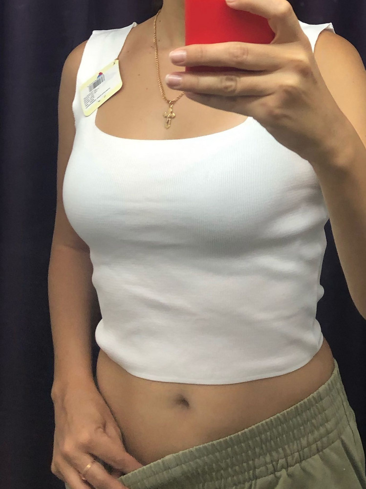 Не плохая, мягкая ткань, но очень короткая оказалась в белом цвете, даже под заправку будет вылазить постоянно, поэтому отказ. Взяла такую зелёную, она длиннее см на 1,5.