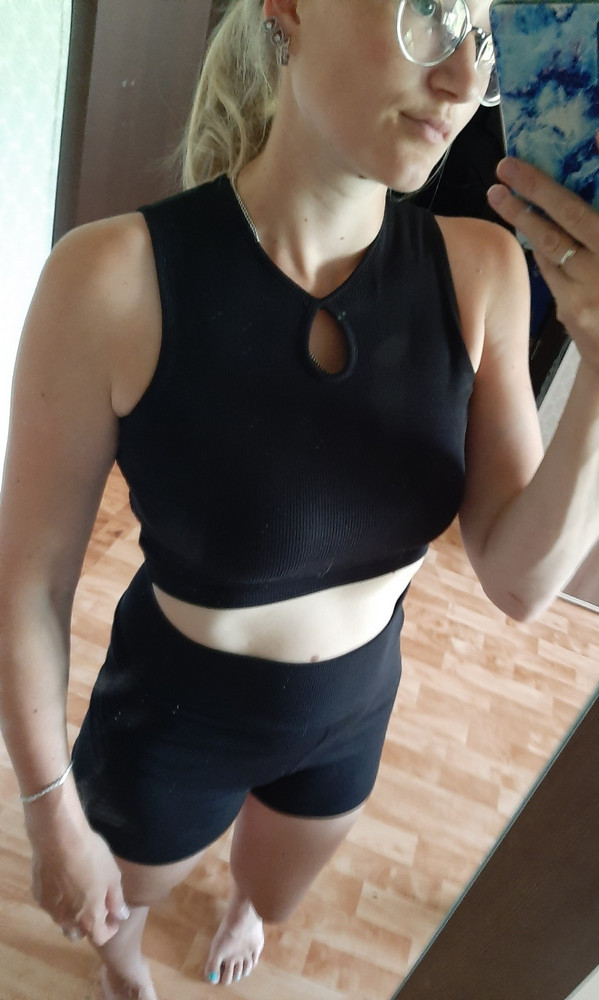 Классный костюм, идёт в размер
Продавцу спасибо за подарочек