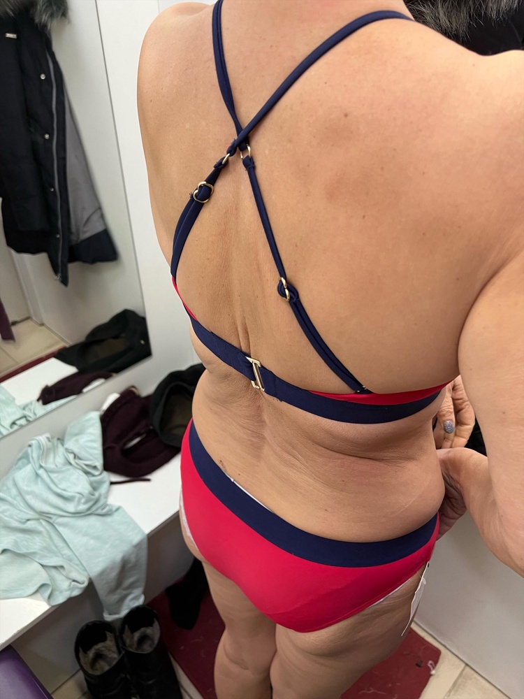 Шикарный купальник, брали для свекрови- отлично, идёт в размер, качество супер, цена 1250:)