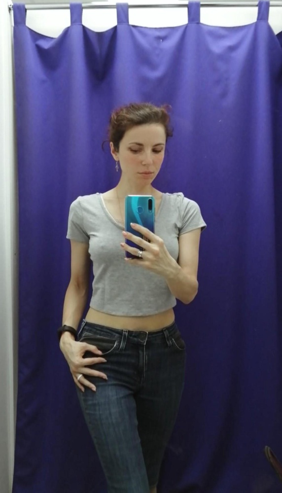 Взяла за 180 рублей. 
Топ маломерит, на размер так точно. У меня S и L мне норм, слегка велик. 
Мои параметры груль 84(75с)
Талия 75.